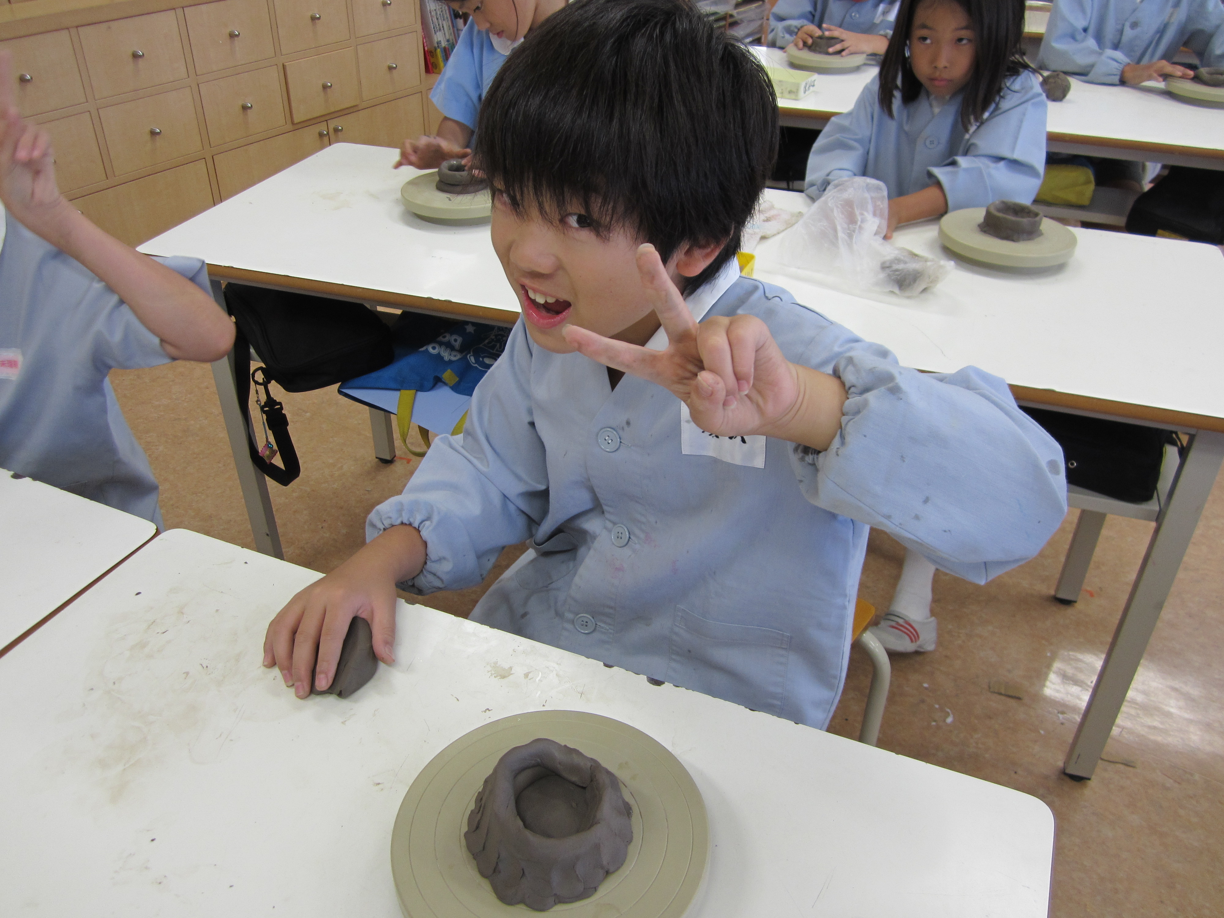 2013年度　４年生　授業風景　うつわづくり