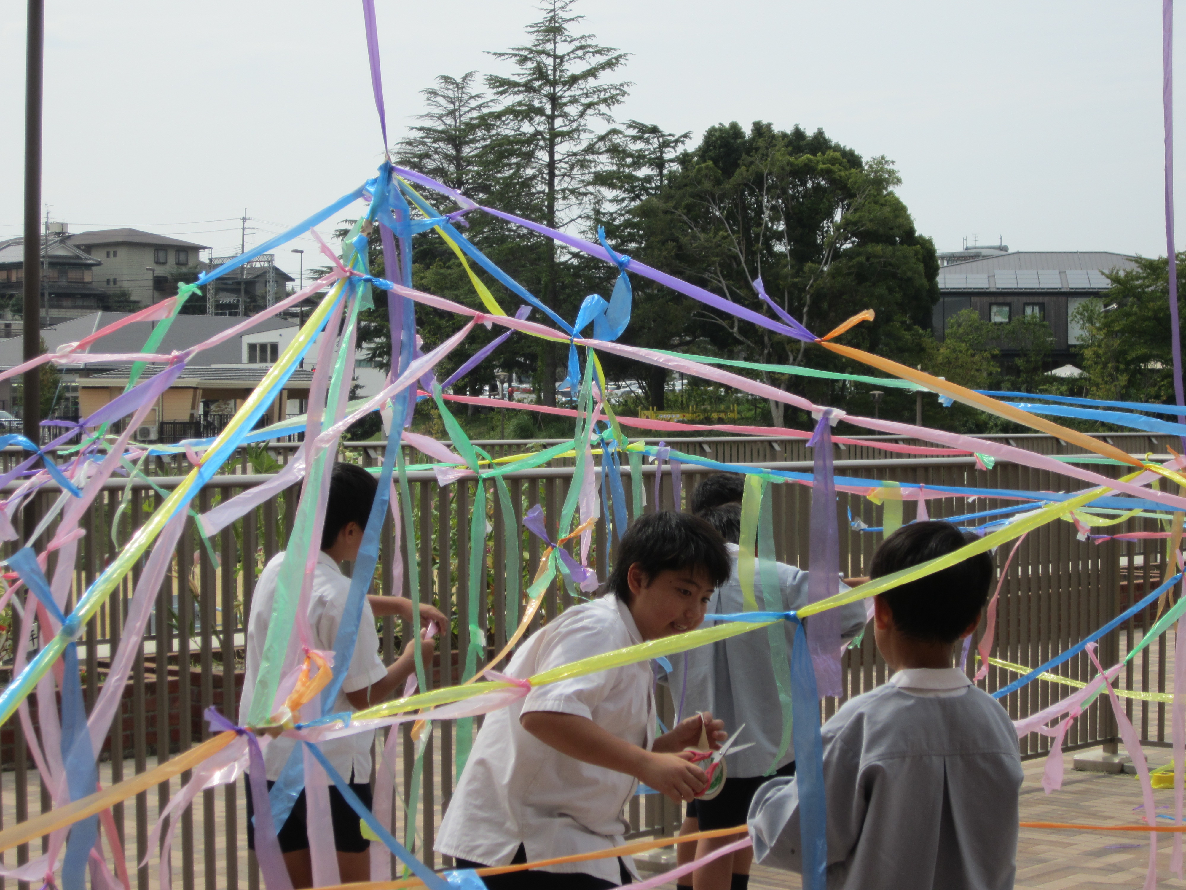 2013年度　５年生　授業風景　どんなことができるかな（造形遊び）